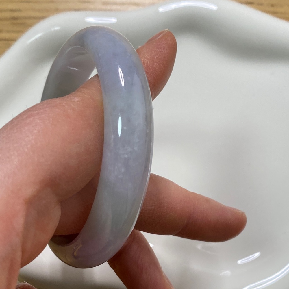 Lavender Jade‑Style Bangle | Polished Purple Stone Bracelet | Elegant Gemstone - Picture 13 of 16